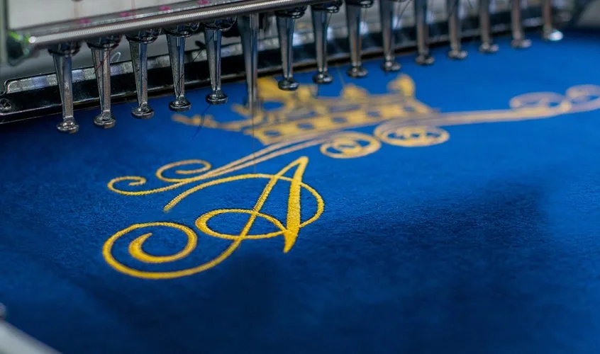 t-shirt with embroidery logo